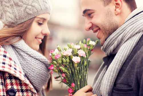 10 Small Romantic Gestures For Your GF