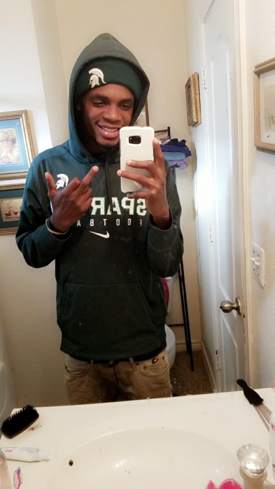 dating a man with emotional baggage