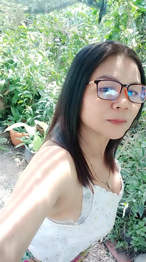 flirt-with-single-girls-online