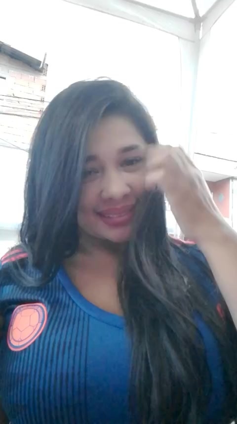 flirt-with-single-men-nearby