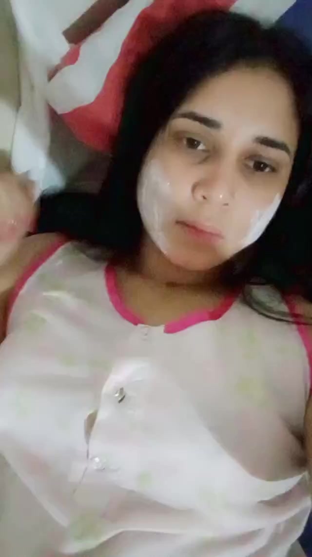 flirt-with-single-men-nearby