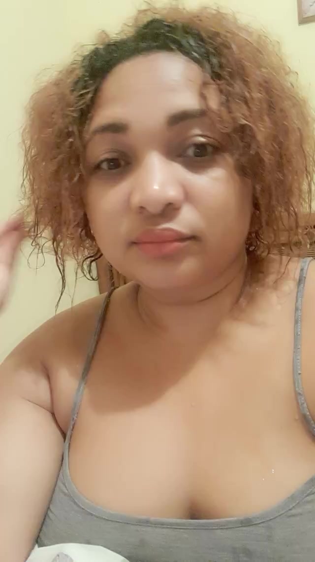 flirt-with-single-men-nearby