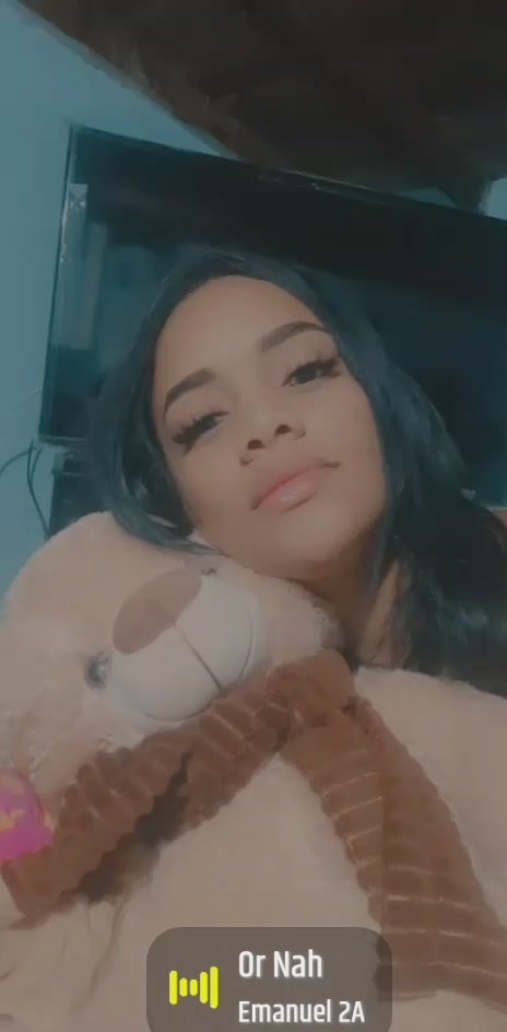 flirt-with-single-men-nearby