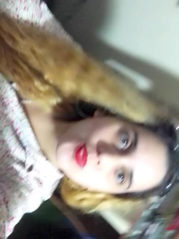 flirt-with-single-men-nearby