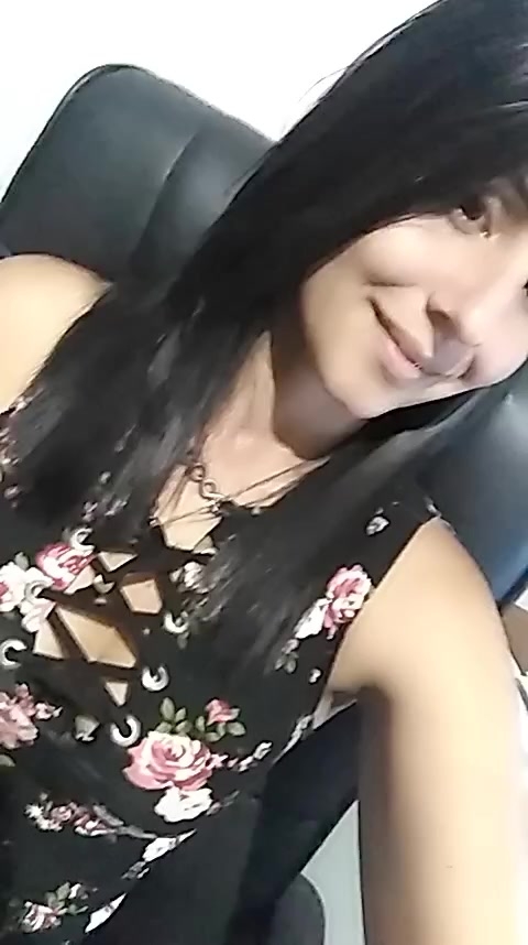 flirt-with-single-men-nearby