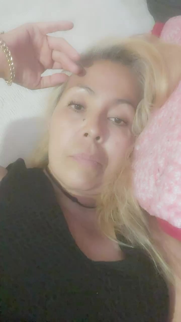 flirt-with-single-girls-online