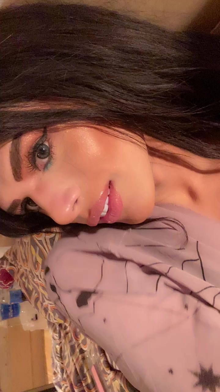 flirt-with-single-women-online