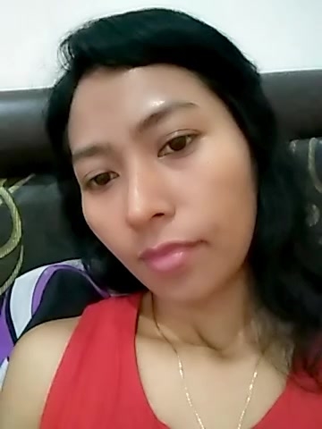 flirt-with-single-men-nearby