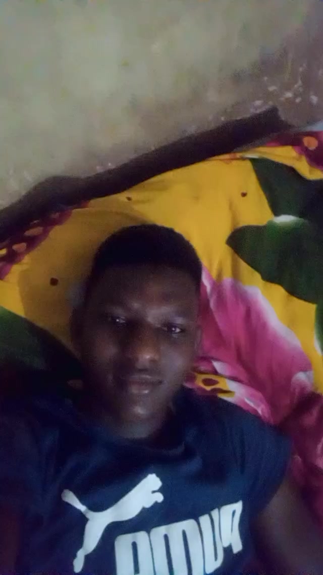 flirt-with-single-men-nearby