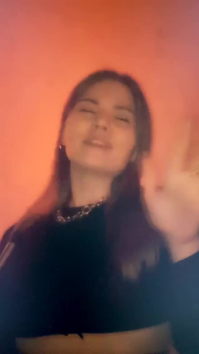 flirt-with-single-girls-online