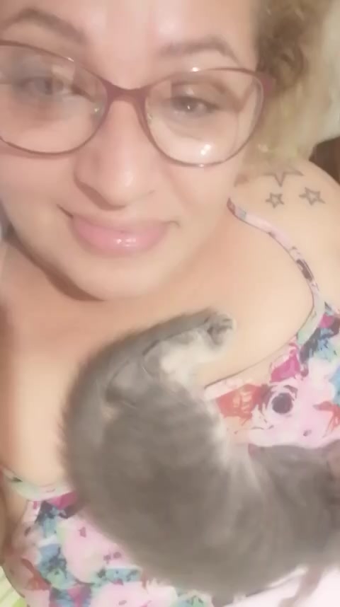 flirt-with-single-men-nearby