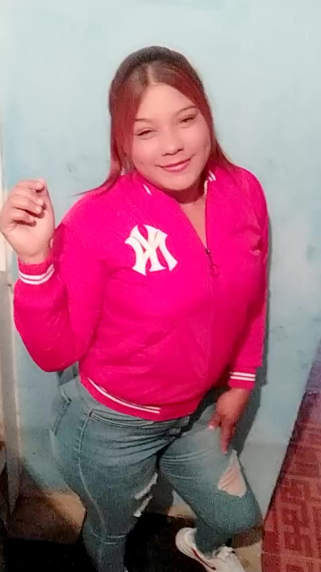 flirt-with-single-men-nearby