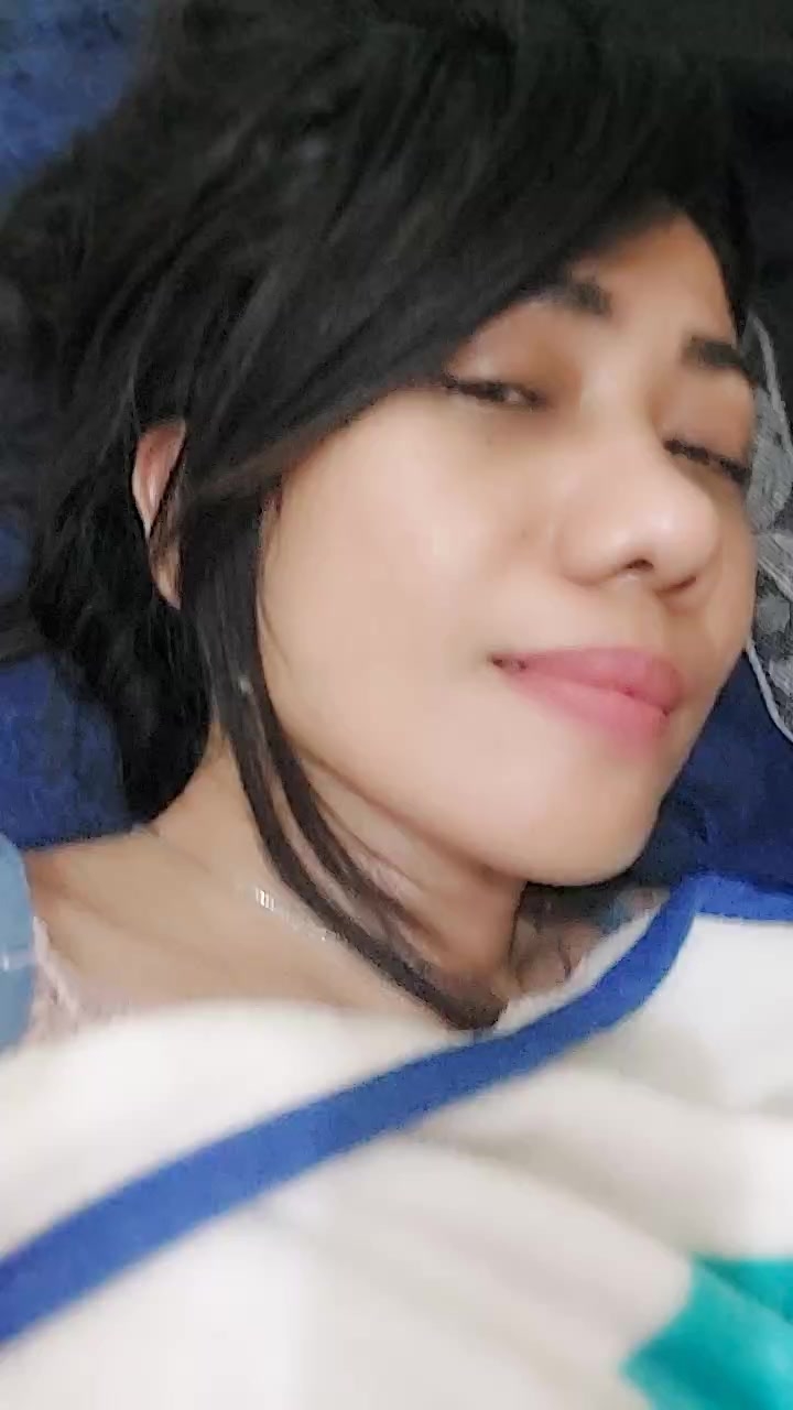 flirt-with-single-men-nearby