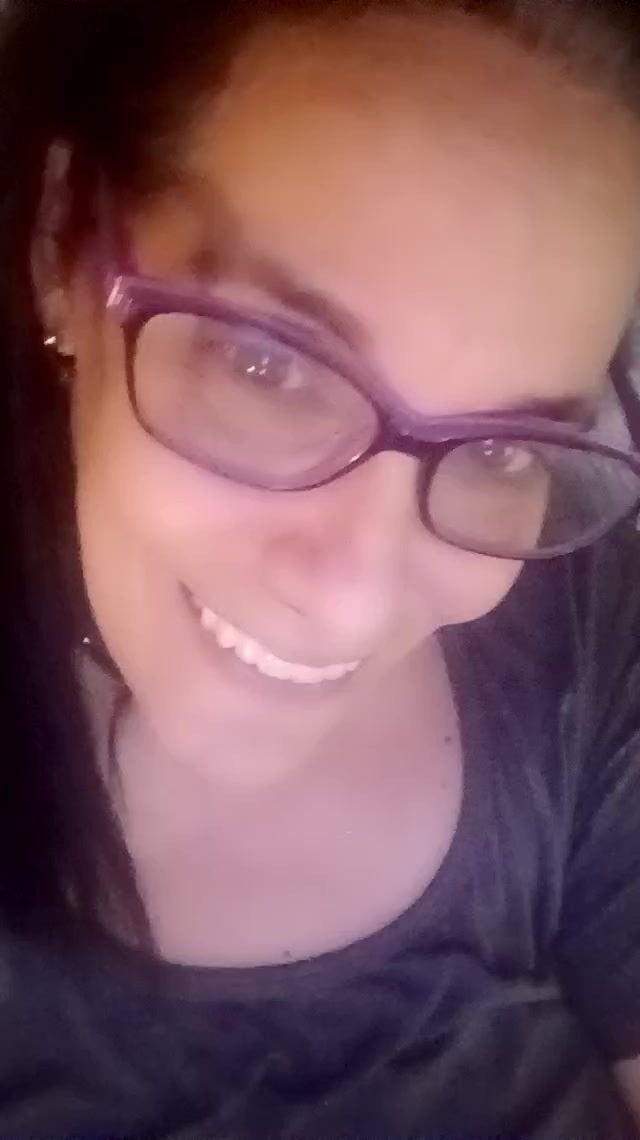 flirt-with-single-men-nearby