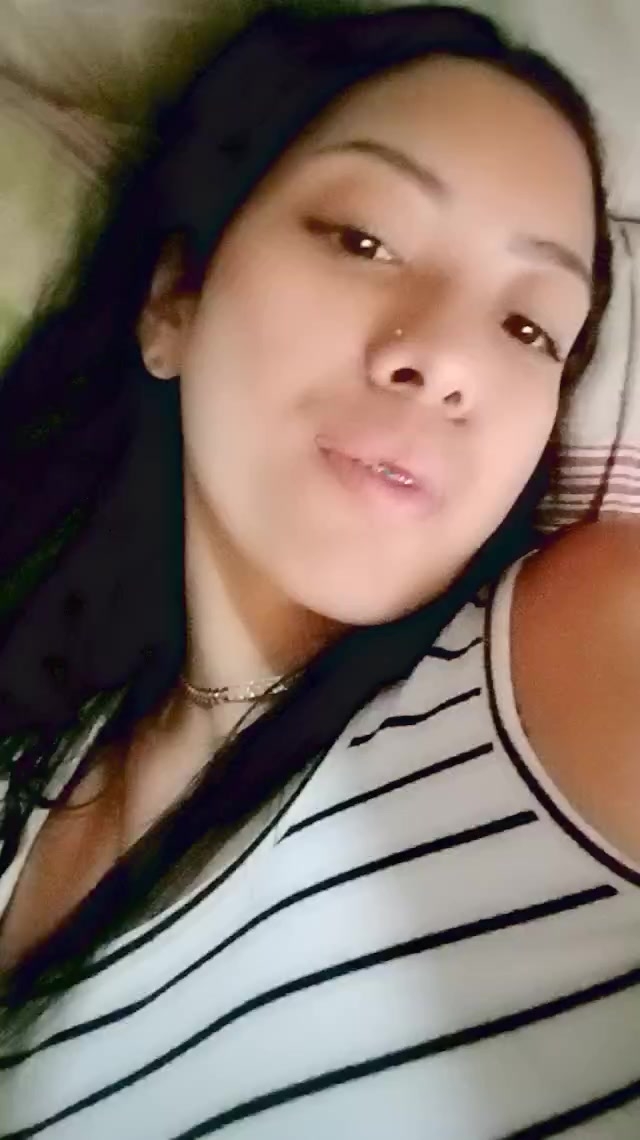 flirt-with-single-men-nearby