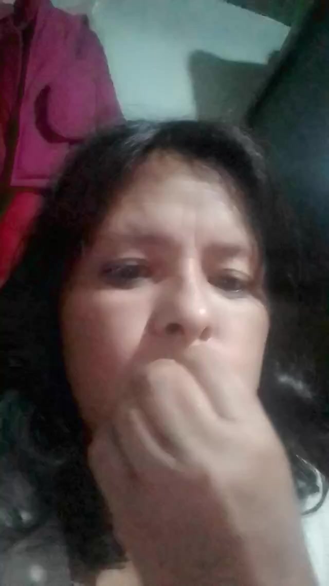 flirt-with-single-girls-online