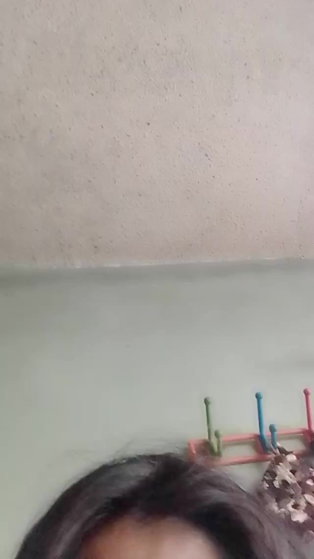 flirt-with-single-men-nearby