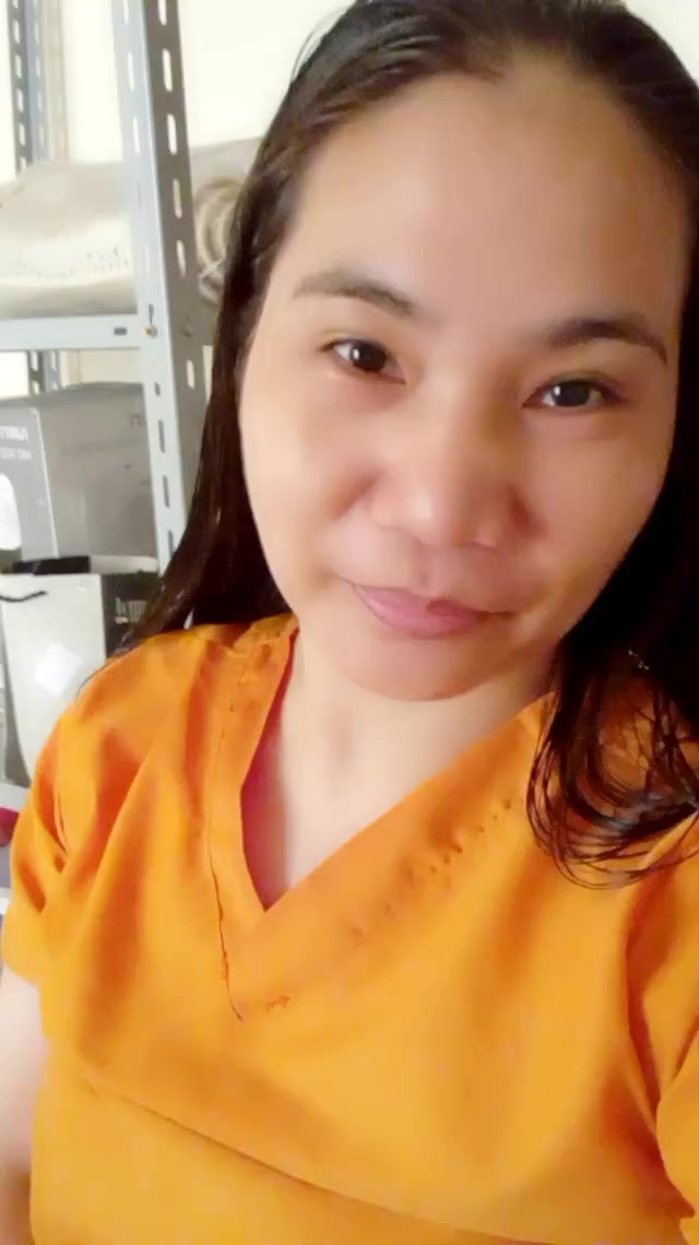 flirt-with-single-men-nearby