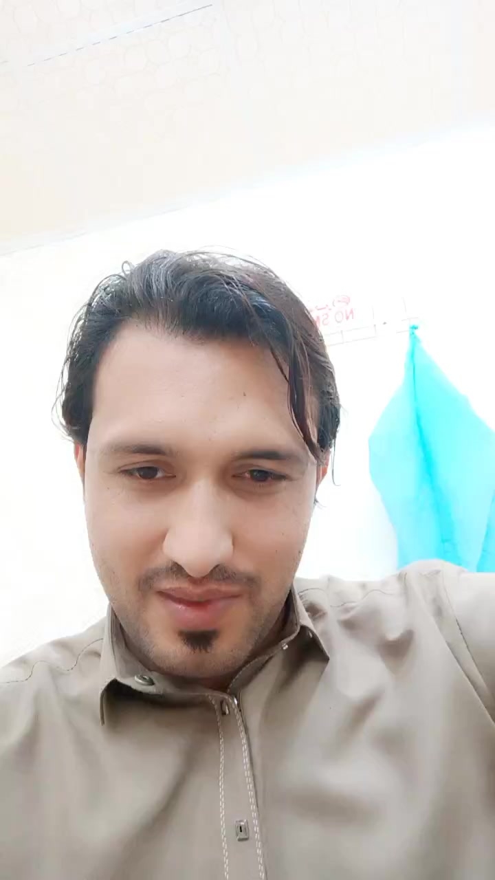 flirt-with-single-men-nearby