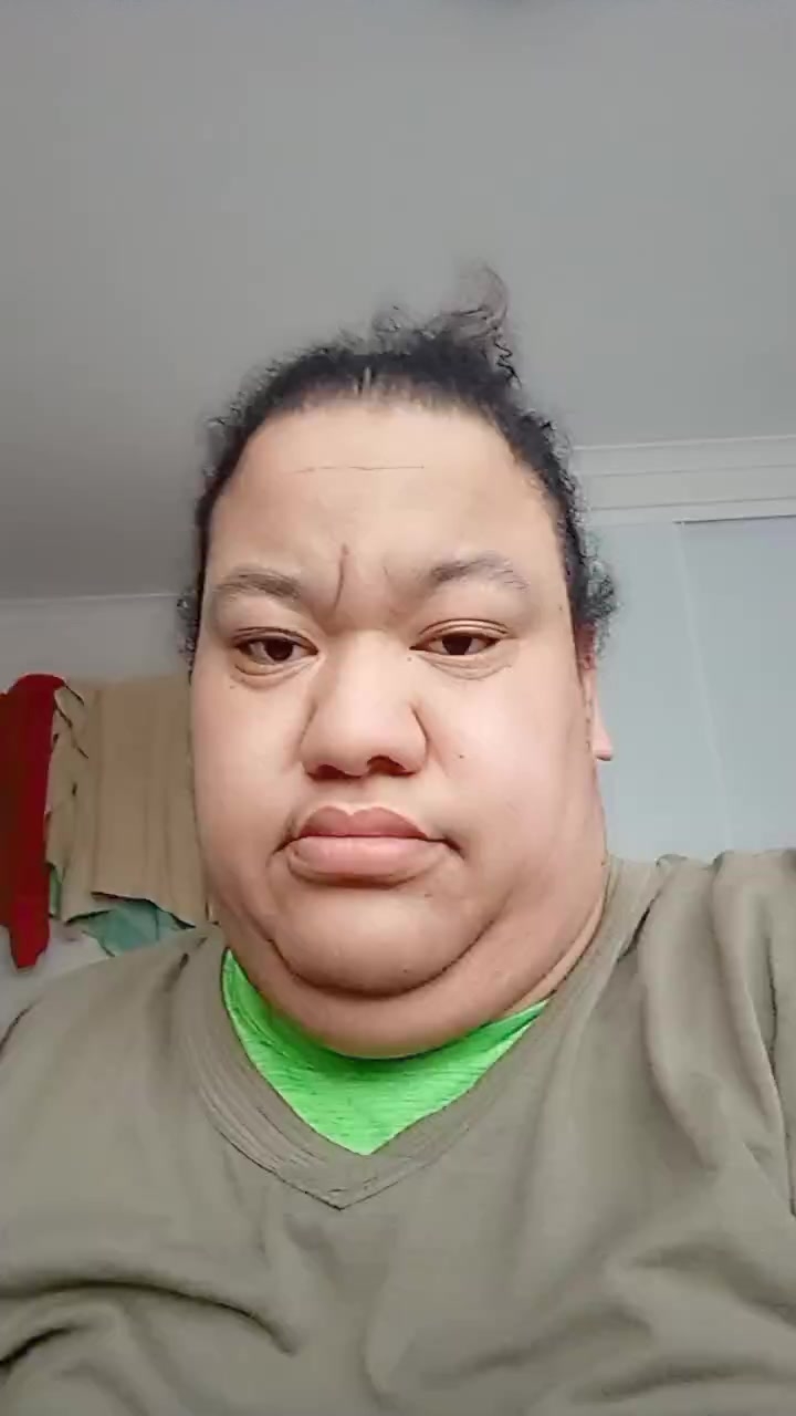 flirt-with-single-men-nearby