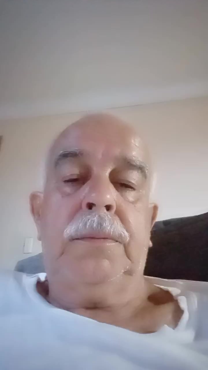 flirt-with-single-men-in-your-area