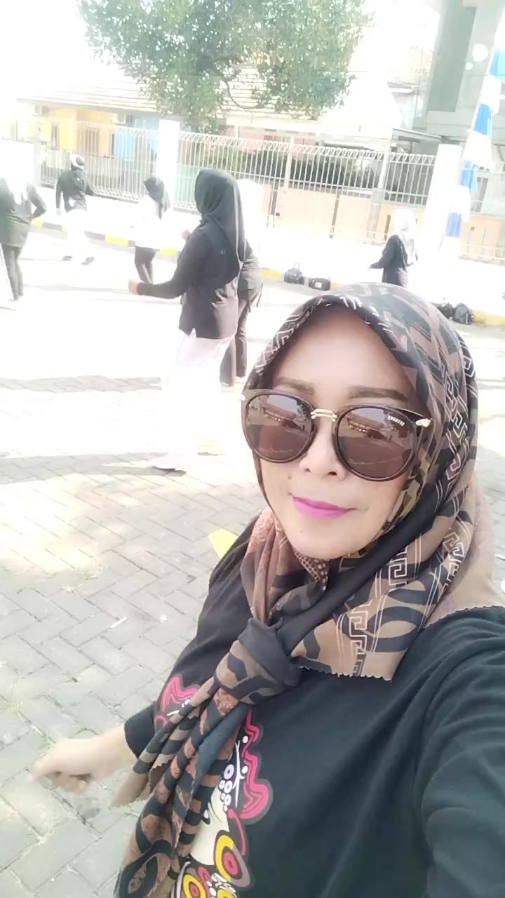 chat-with-girls-nearby