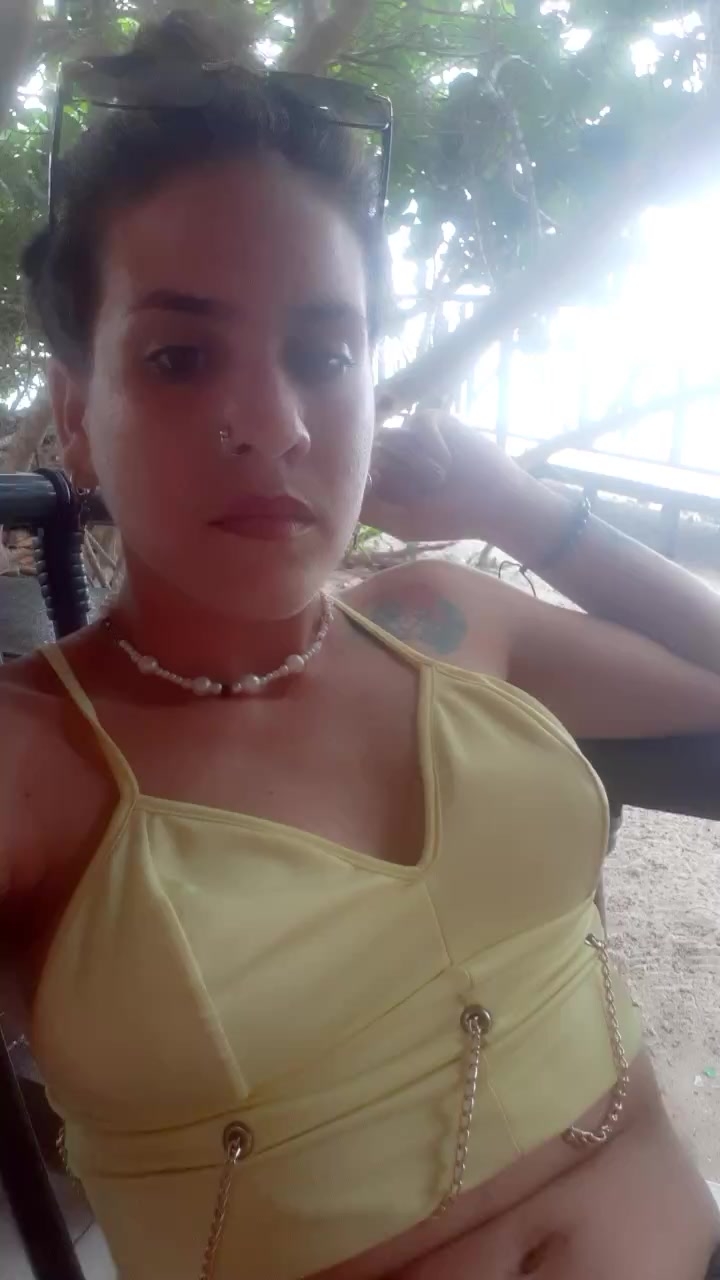 flirt-with-single-women-online