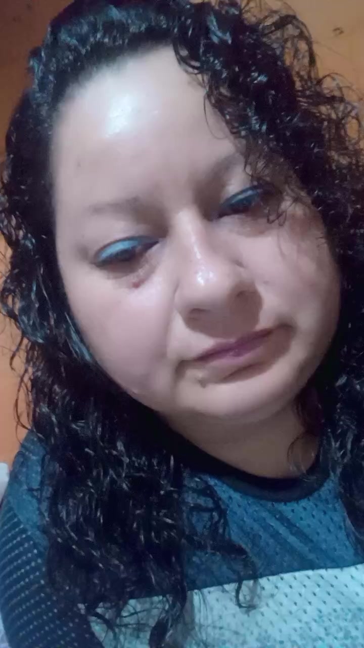 flirt-with-single-men-nearby