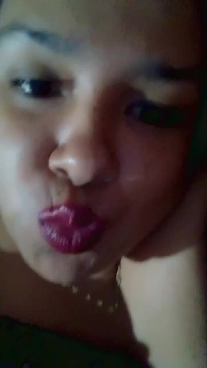 flirt-with-single-girls-online