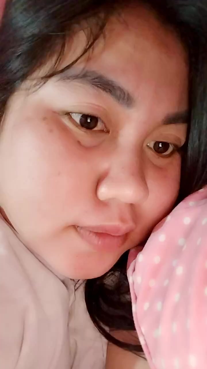 flirt-with-single-men-nearby