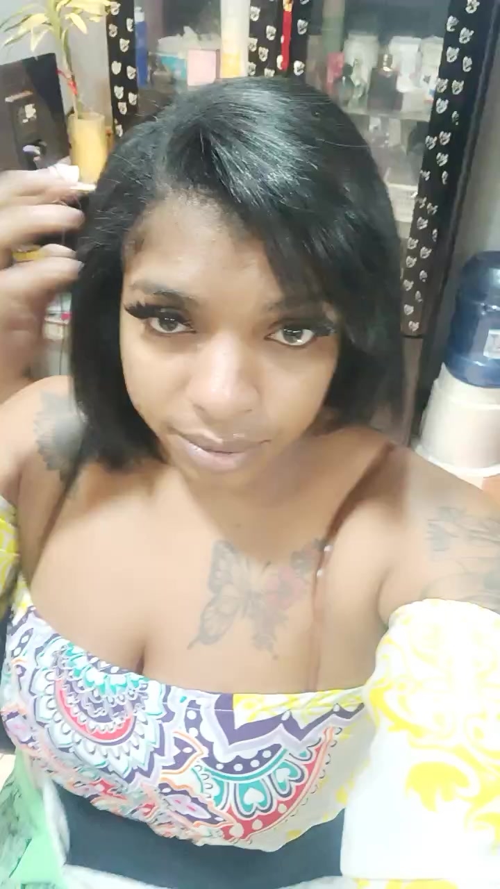 flirt-with-single-men-nearby