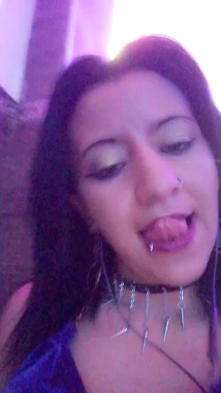 flirt-with-single-women-online