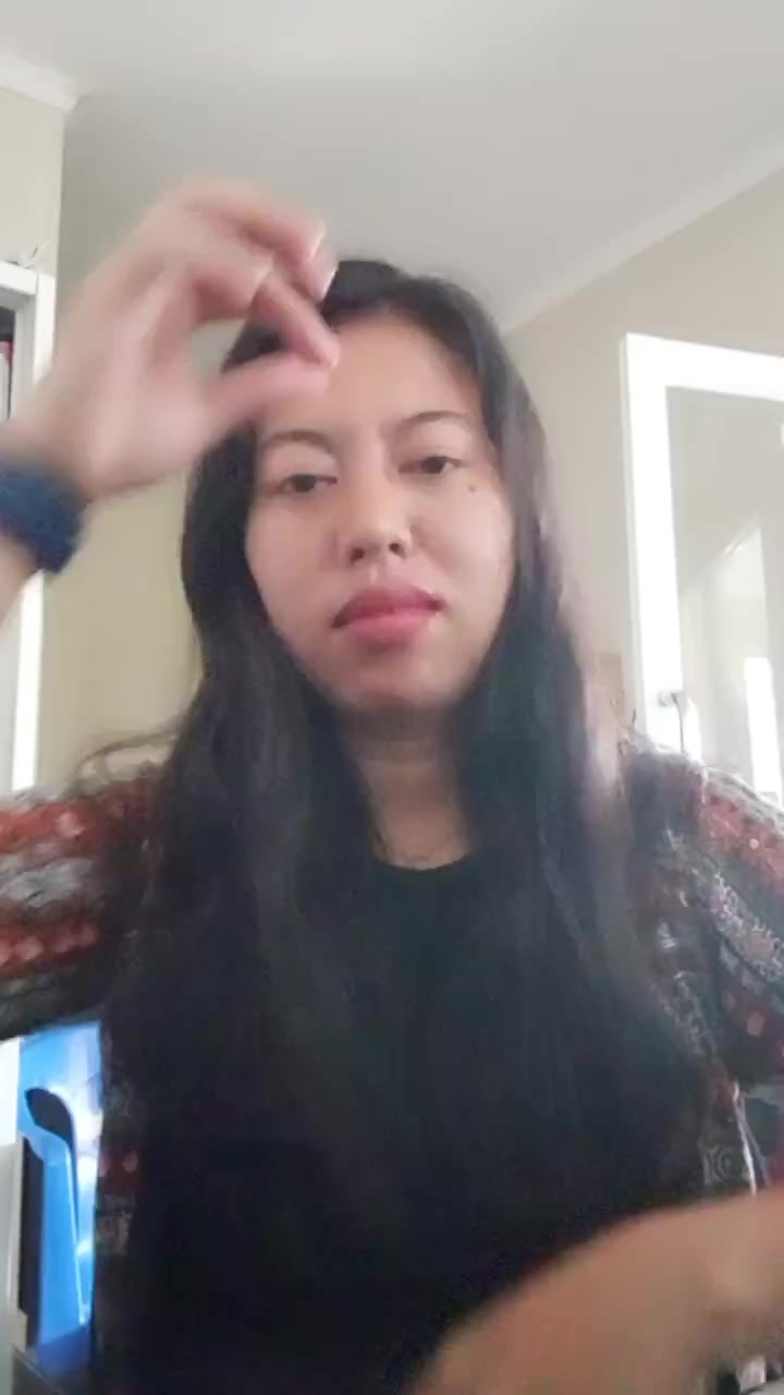 flirt-with-single-men-nearby