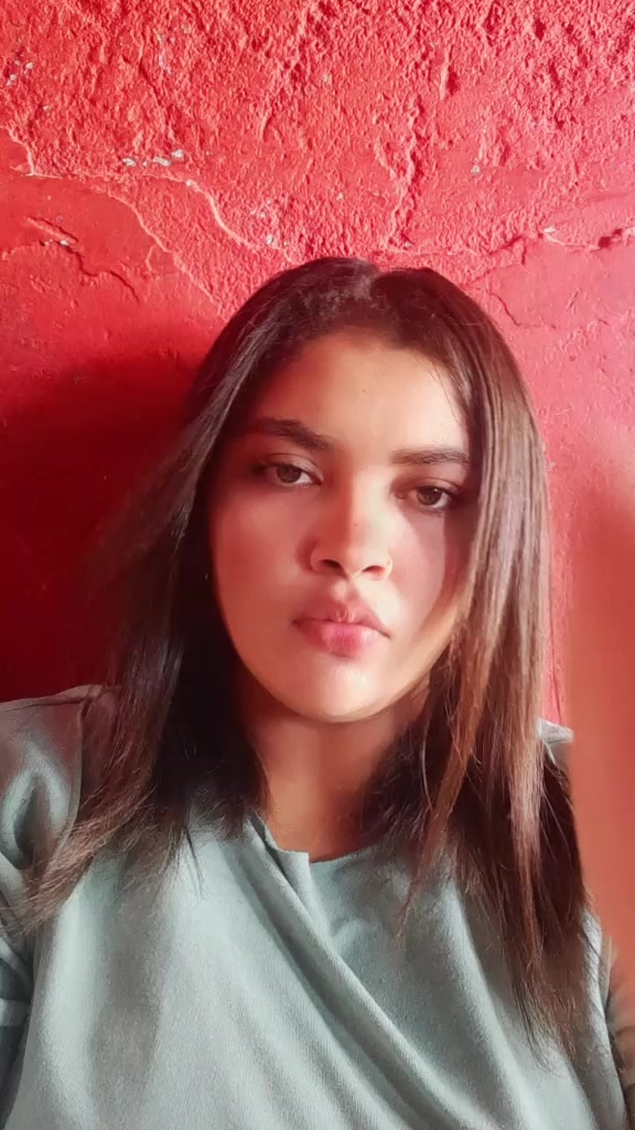 flirt-with-single-men-nearby