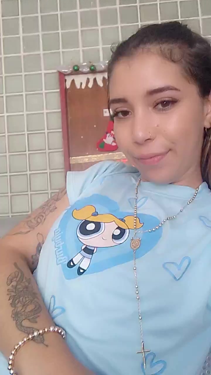 flirt-with-single-men-nearby