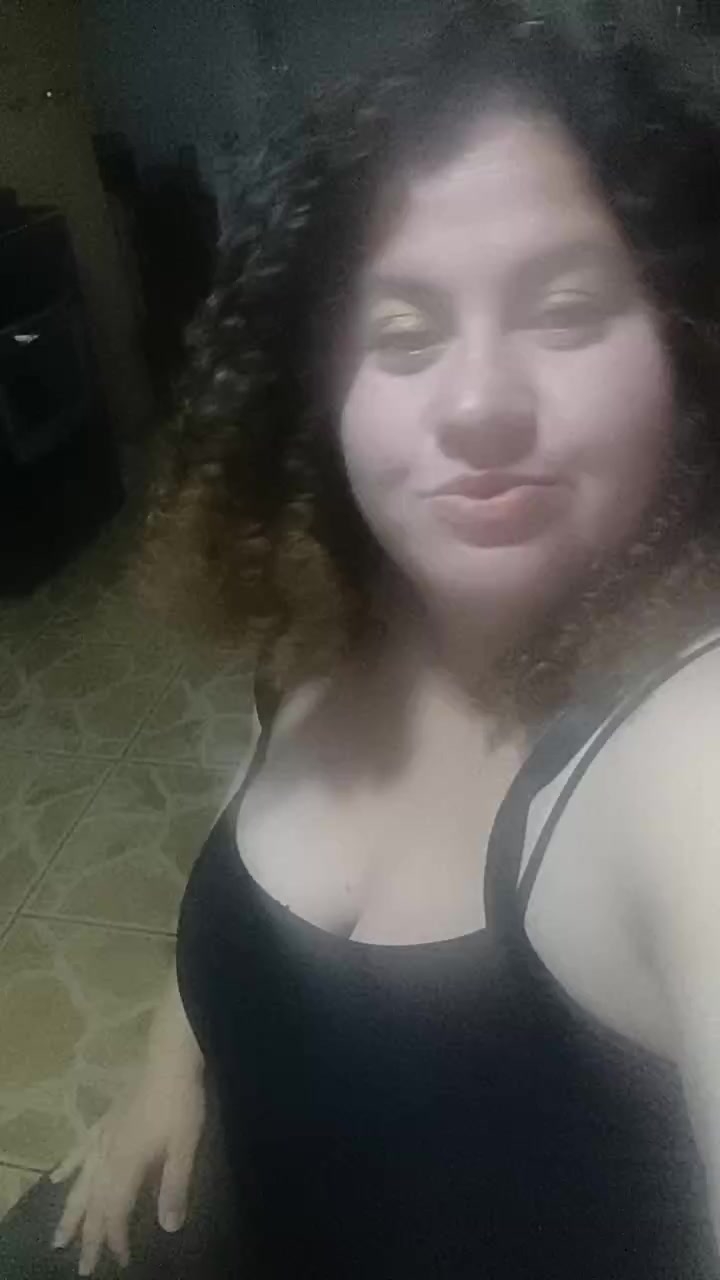 flirt-with-single-girls-online