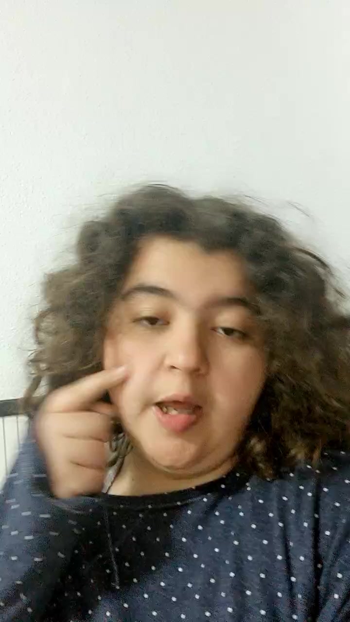 flirt-with-single-men-nearby