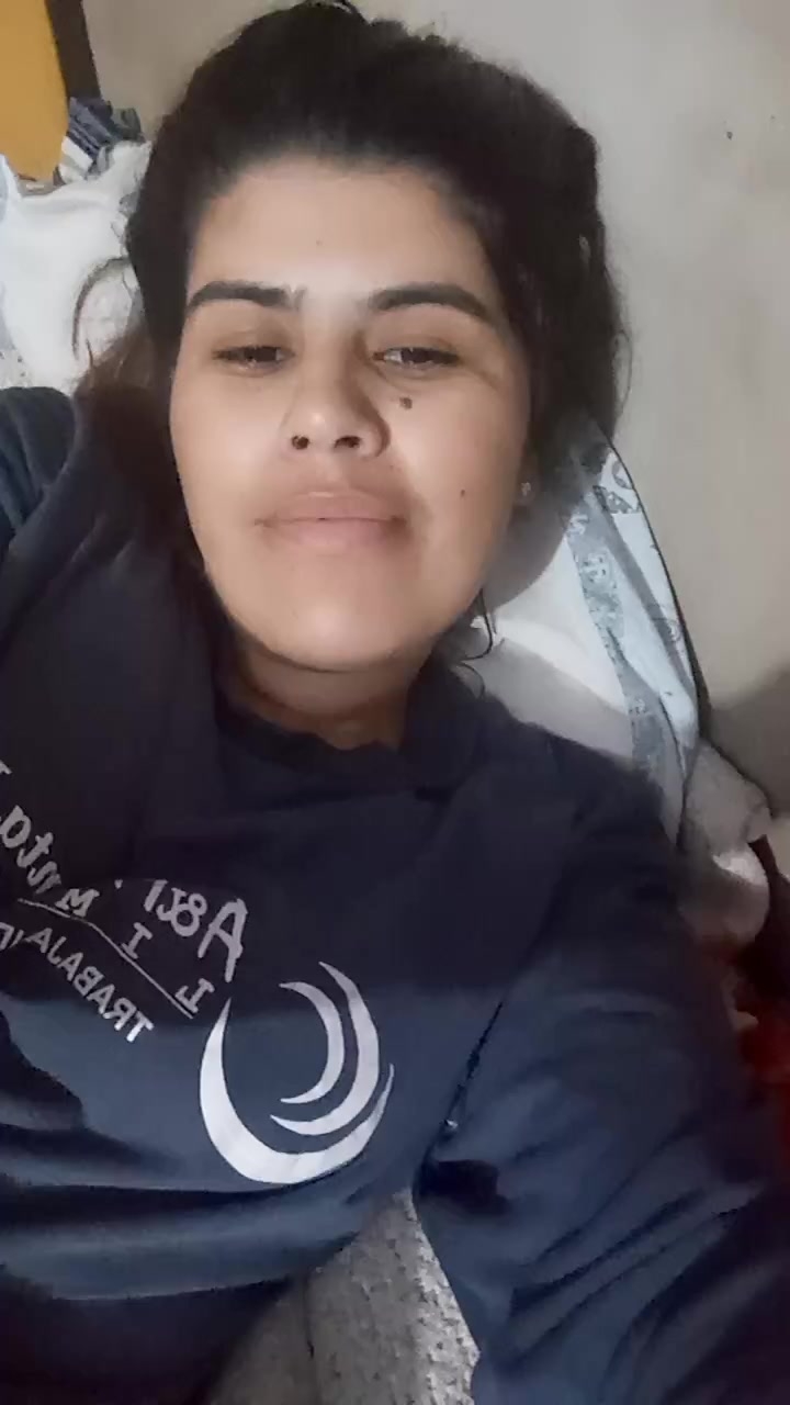 flirt-with-single-men-nearby