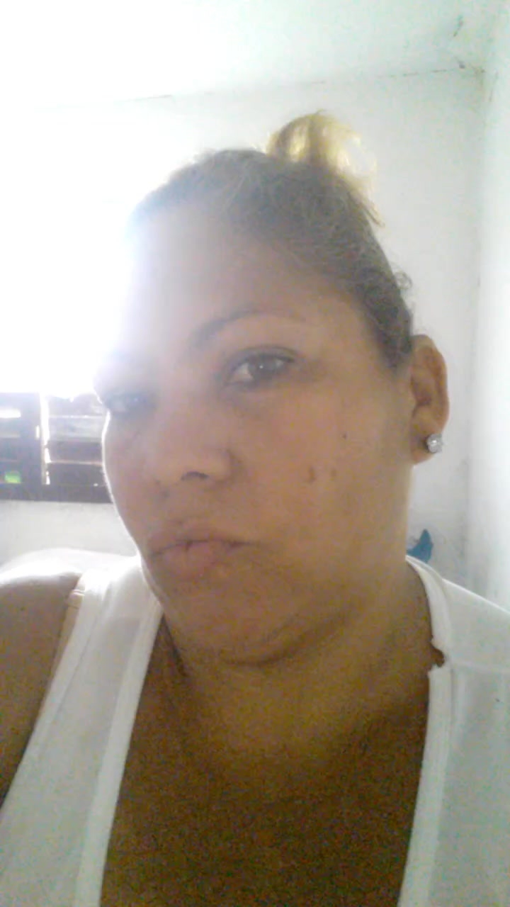 flirt-with-single-men-nearby