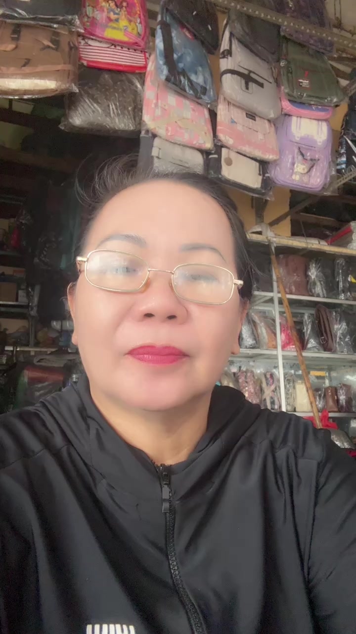 flirt-with-single-men-nearby