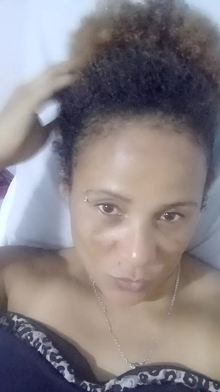 flirt-with-single-girls-online