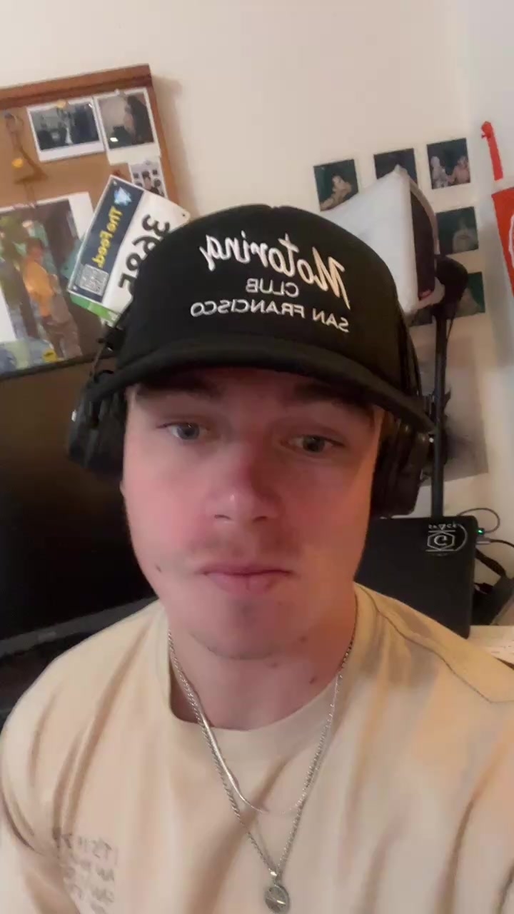 flirt-with-single-men-nearby