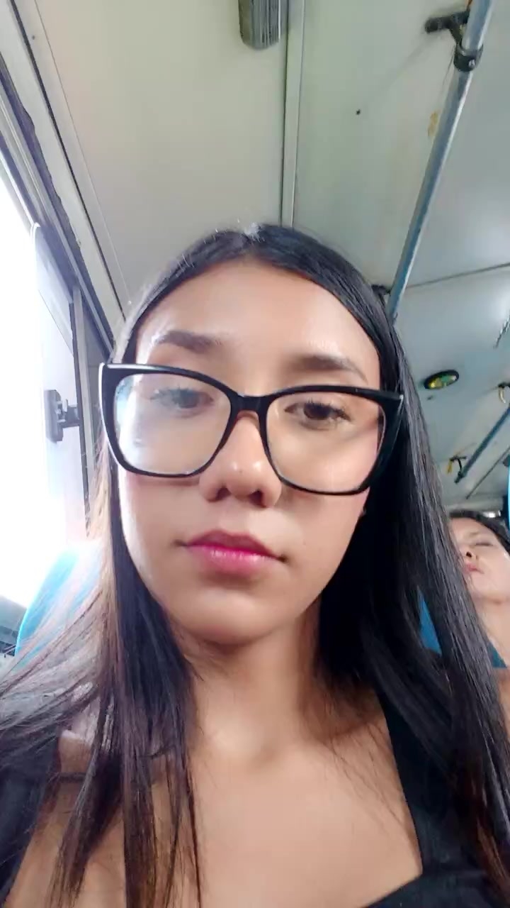 flirt-with-single-women-online