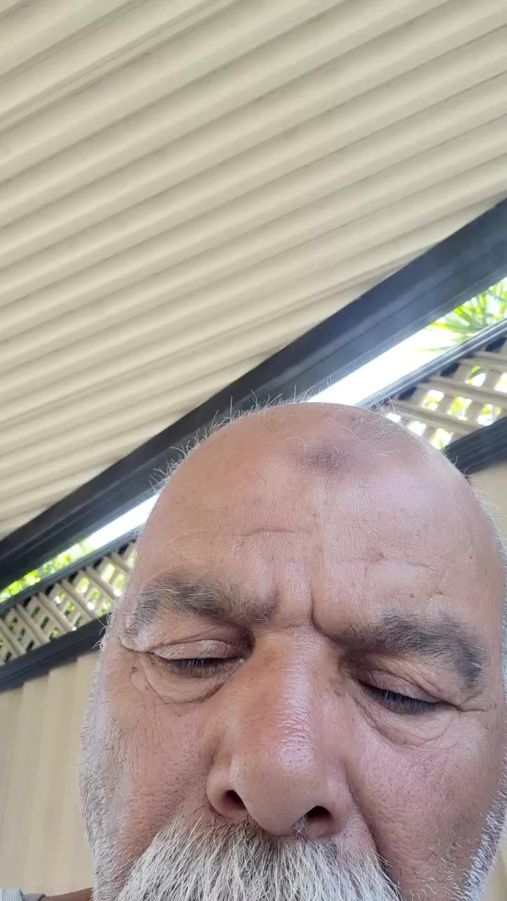 flirt-with-single-guys