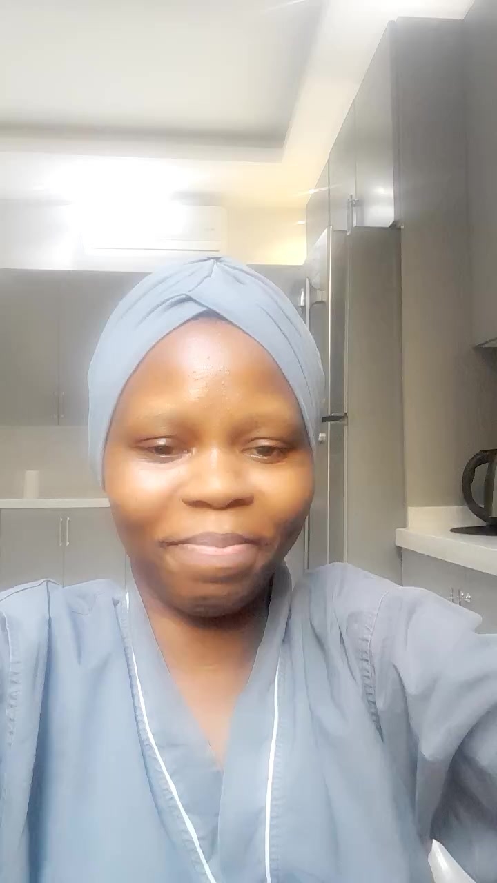 flirt-with-single-men-nearby