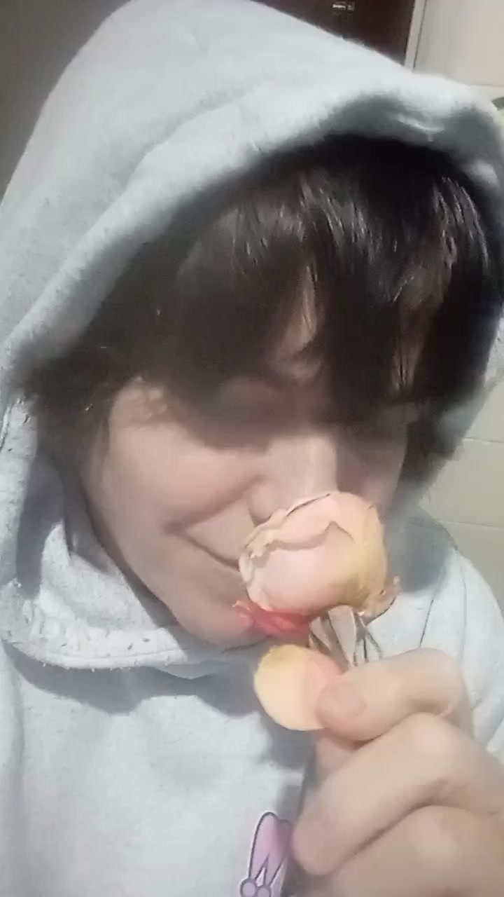 flirt-with-single-girls-online